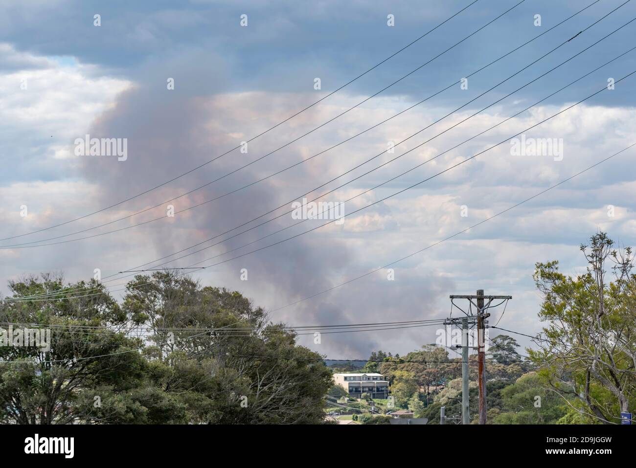 Heathcote National Park Sydney, Aust. Oct 2020: An out of control Hazard Reduction Burn in the park seen from the nearby suburb of Helensburgh, Sydney Stock Photo