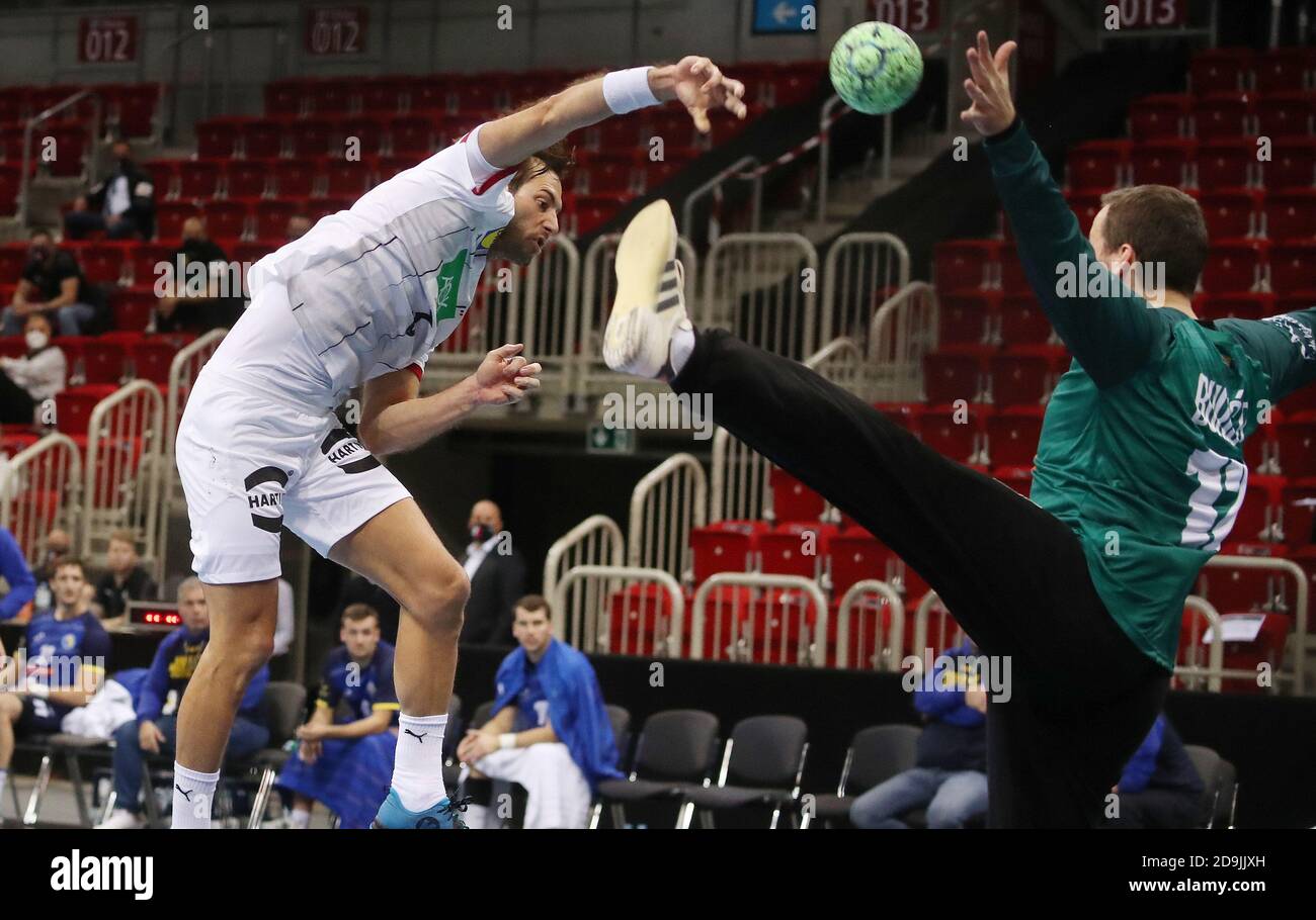 firo: 05.11.2020 Handball: EHF Euro Qualification Germany. - Bosnia-Herzegovina 25.21 Uwe Gensheimer, single action | usage worldwide Stock Photo