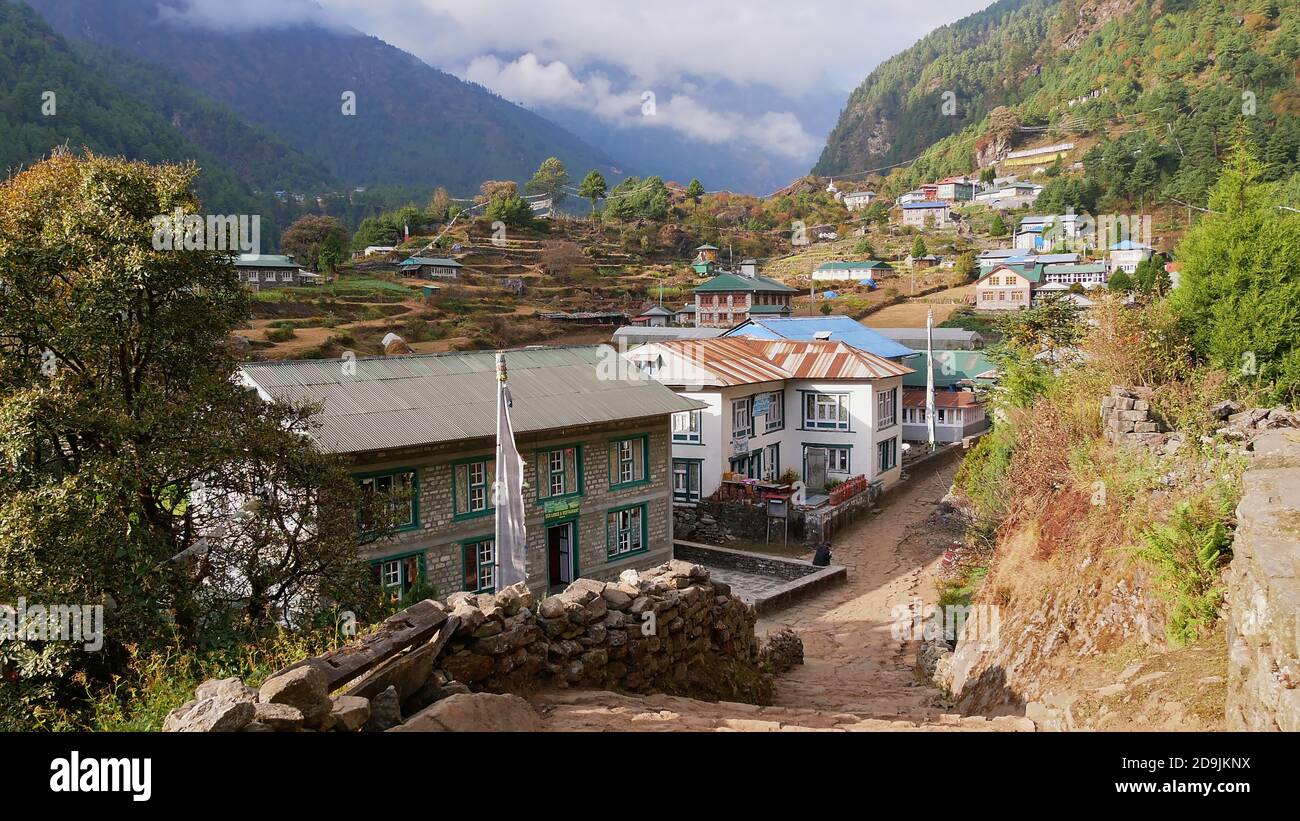 Phakding, Nepal - 11/12/2019: Small Sherpa village with stone houses and lodges along Everest Base Camp Trek in Dudhkoshi valley, Himalayan mountains. Stock Photo
