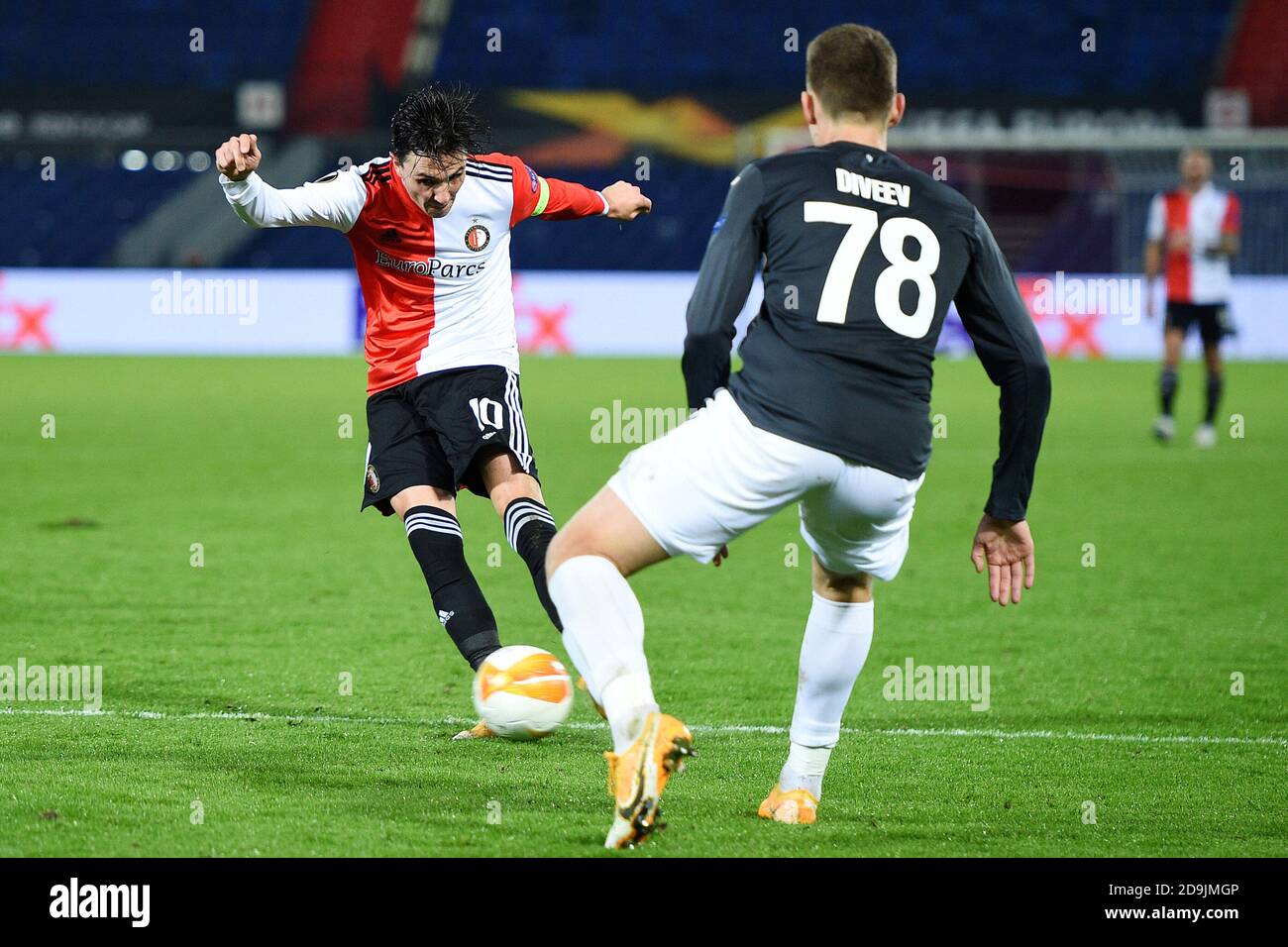 Rotterdam, The Netherlands. 5th Nov, 2020. Steven Berghuis of Feyenoord, Igor Diveev of CSKA Moskva during the UEFA Europa League, Group Stage, Group K football match between Feyenoord and CSKA Moskva on november 5, 2020 at De Kuip stadium in Rotterdam, The Netherlands - Photo Yannick Verhoeven/Orange Pictures/DPPI/LM Credit: Paola Benini/Alamy Live News Stock Photo