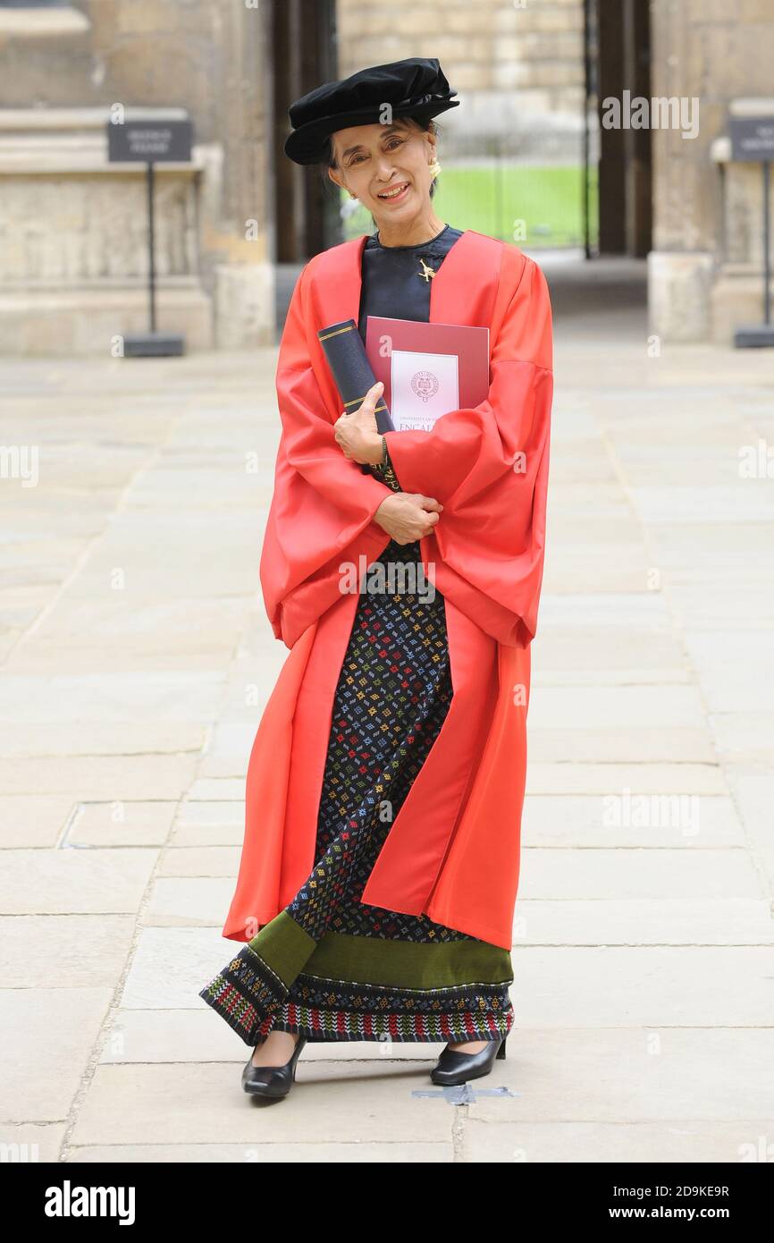 Aung San Suu Kyi receives an honorary doctorate from Oxford University during the annual Encaenia ceremony. 20th June 2012 © Paul Treadway Stock Photo