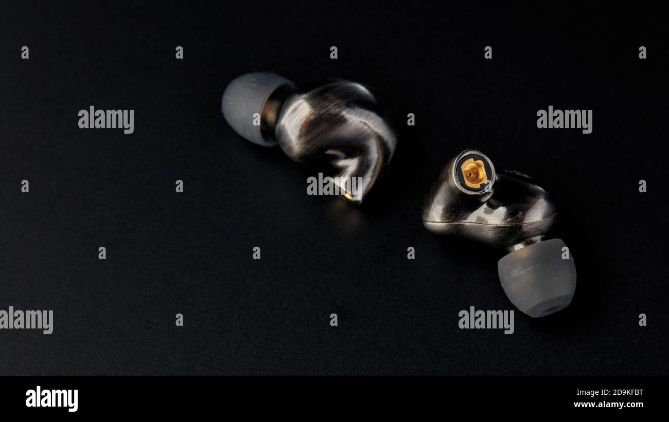 Audiophile inear earphone with MMCX connector. high quality sound