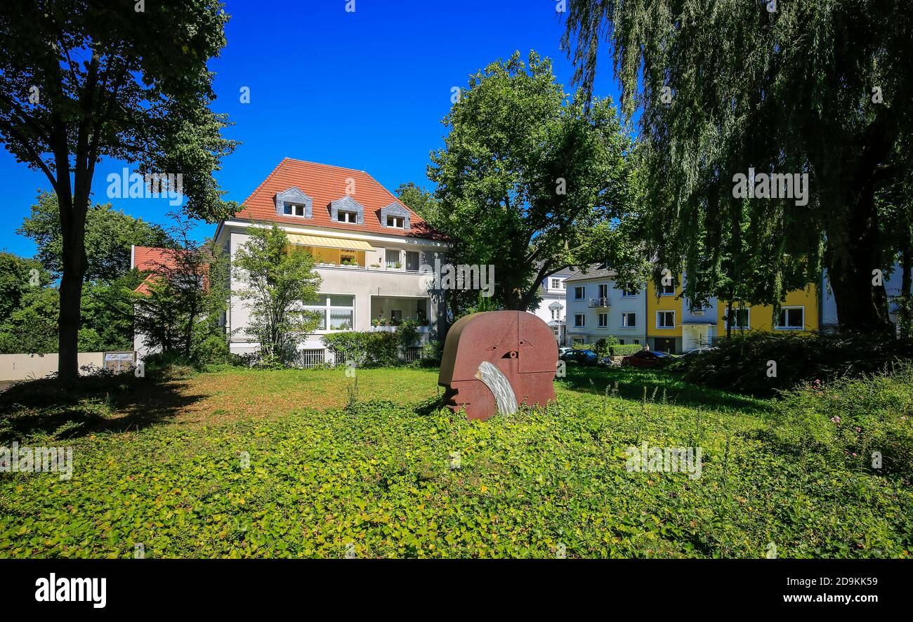 Essen, North Rhine-Westphalia, Ruhr area, Germany, art in the public space on Moltkestrasse in the Moltkeviertel, here head of Horst Antes made of (rusted) COR-TEN steel with an inlay made of stainless steel, photographed on the occasion of the Essen 2017 Green Capital of Europe Stock Photo