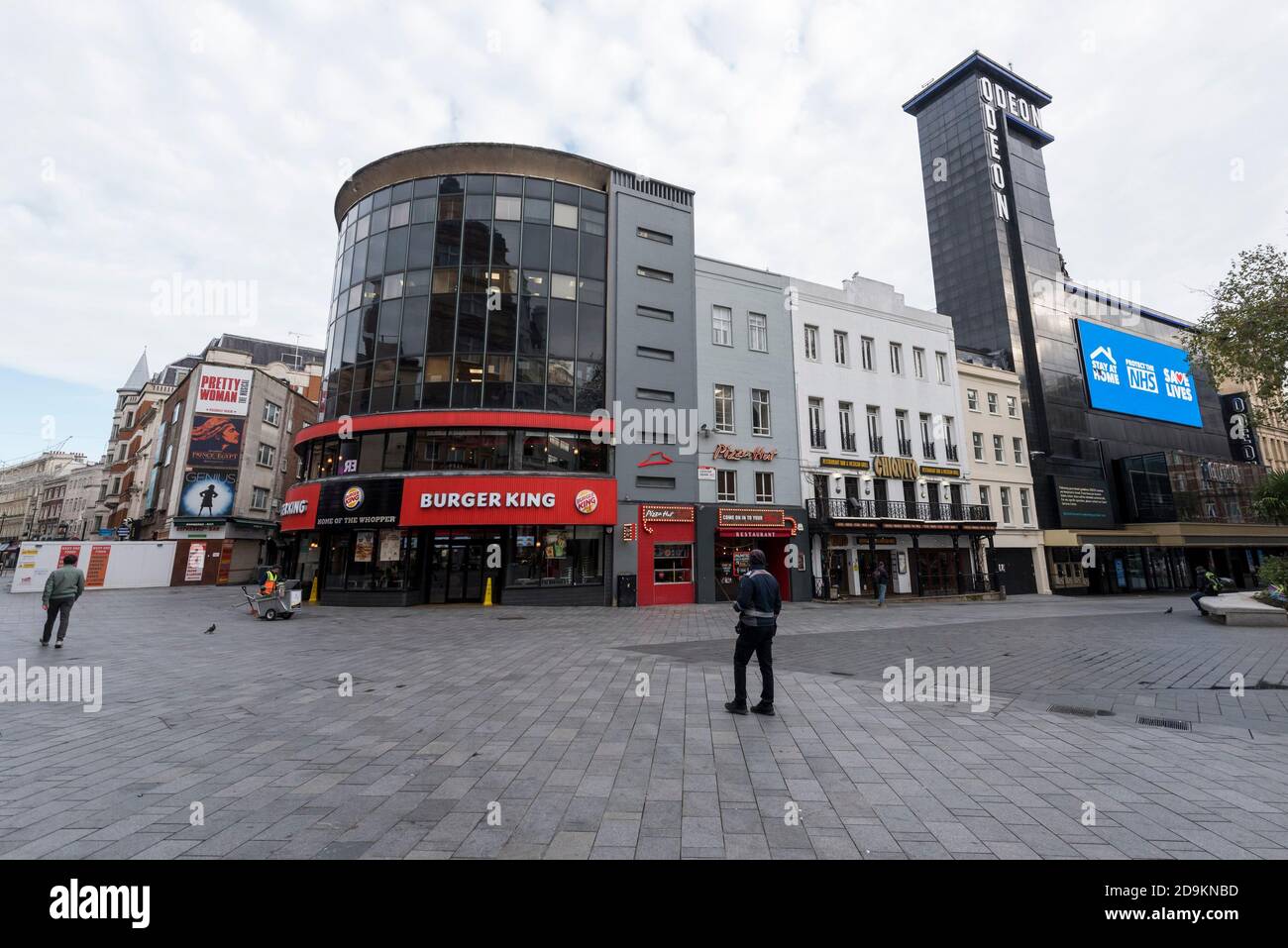 London, UK.  6 November 2020. A quiet Leicester Square on day 2 of the second day of lockdown in England imposed by the UK government.  Restrictions are expected to last until 2 December in an attempt to control the spread of the ongoing coronavirus pandemic.  Credit: Stephen Chung / Alamy Live News Stock Photo