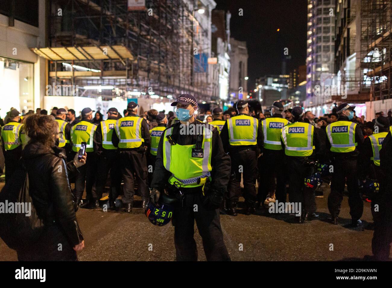 Police kettling protest hires stock photography and images Alamy