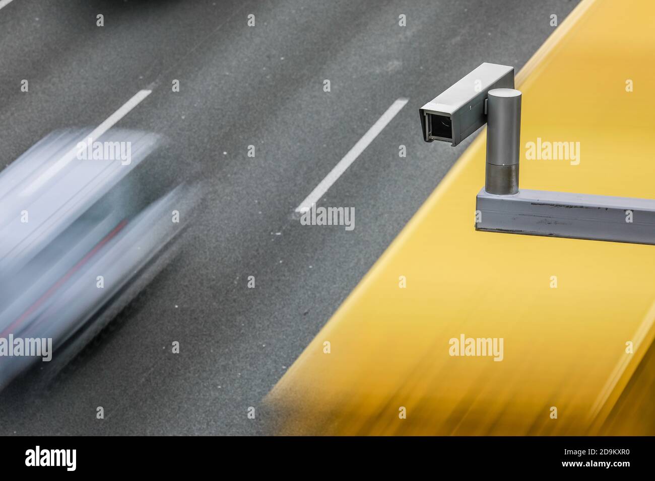 Erkrath, North Rhine-Westphalia, Germany, traffic monitoring, camera monitors the road traffic on the A3 motorway, cameras control the volume of traffic, collect information for the traffic control system. Stock Photo