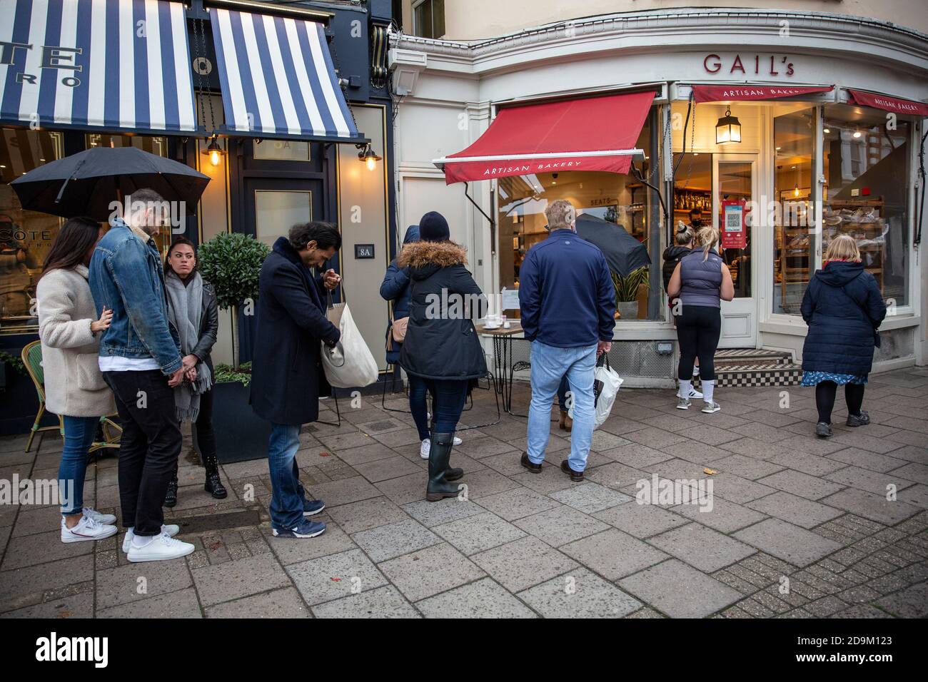 Queues build outside Gail's bakery in Wimbledon Village during the countdown to the second coronavirus lockdown in November 2020 across England, UK Stock Photo