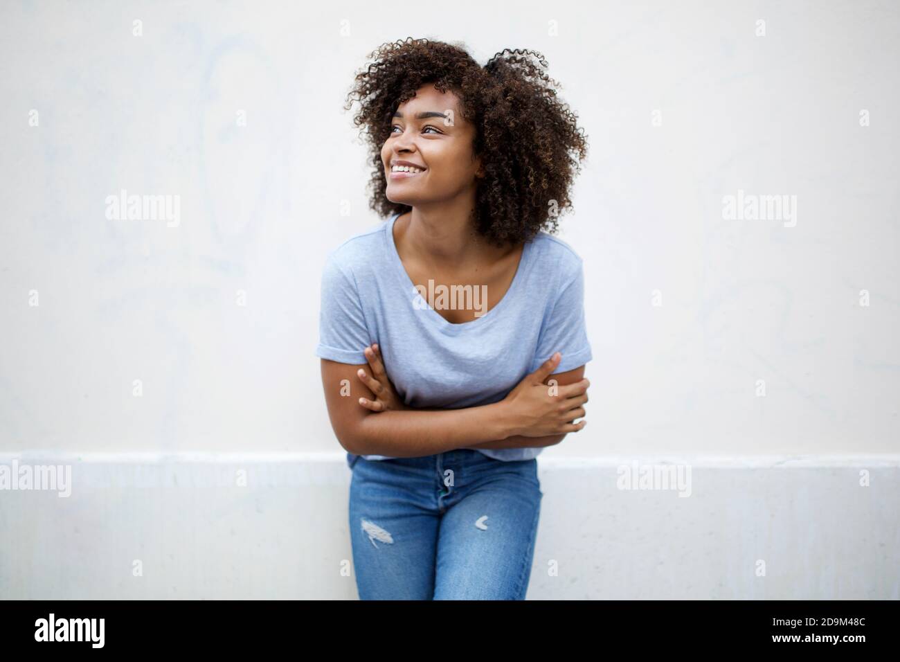 Portrait smiling young african american woman with curly hair smiling ...
