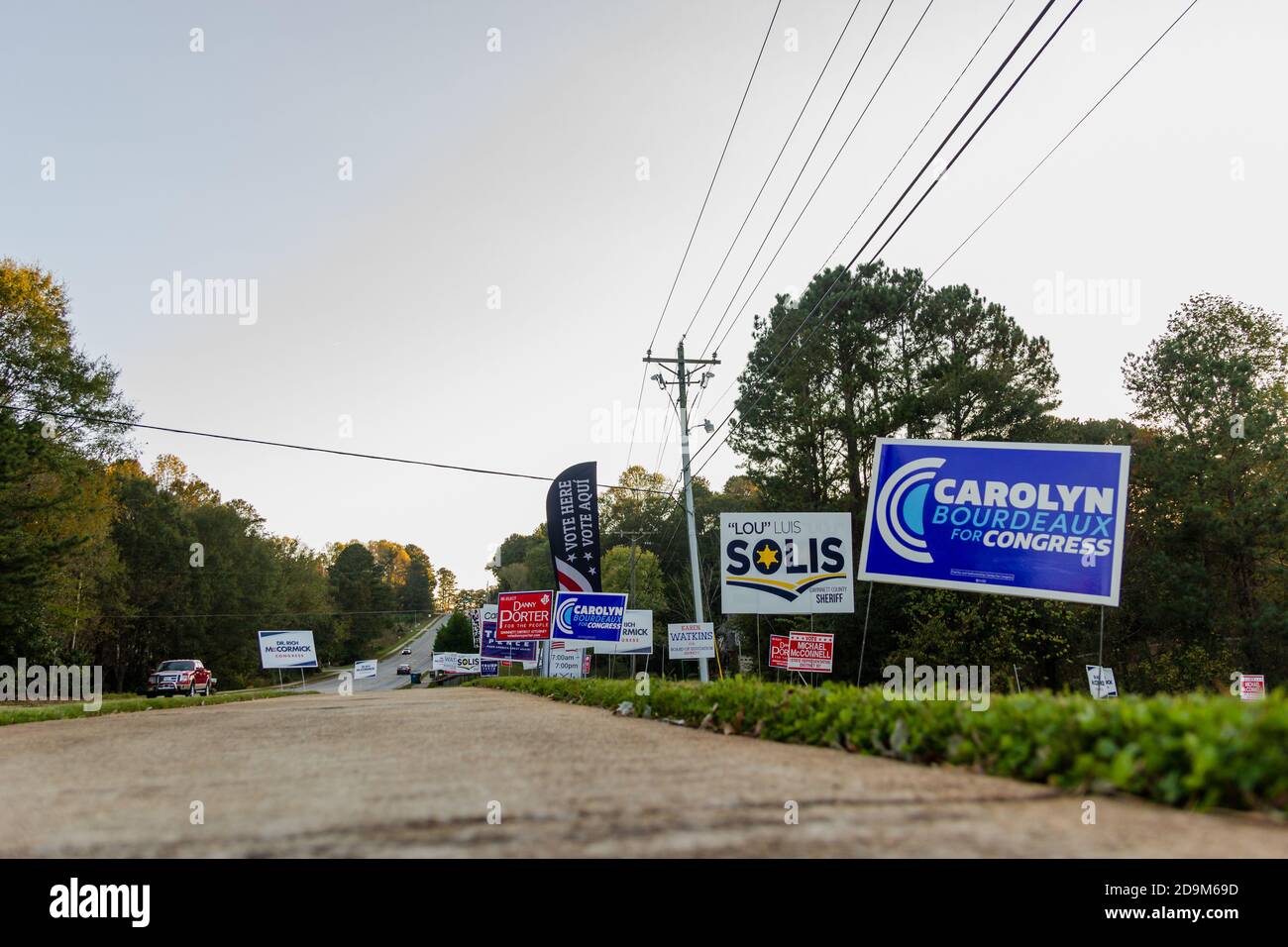 Biden campaign signs hi-res stock photography and images - Alamy