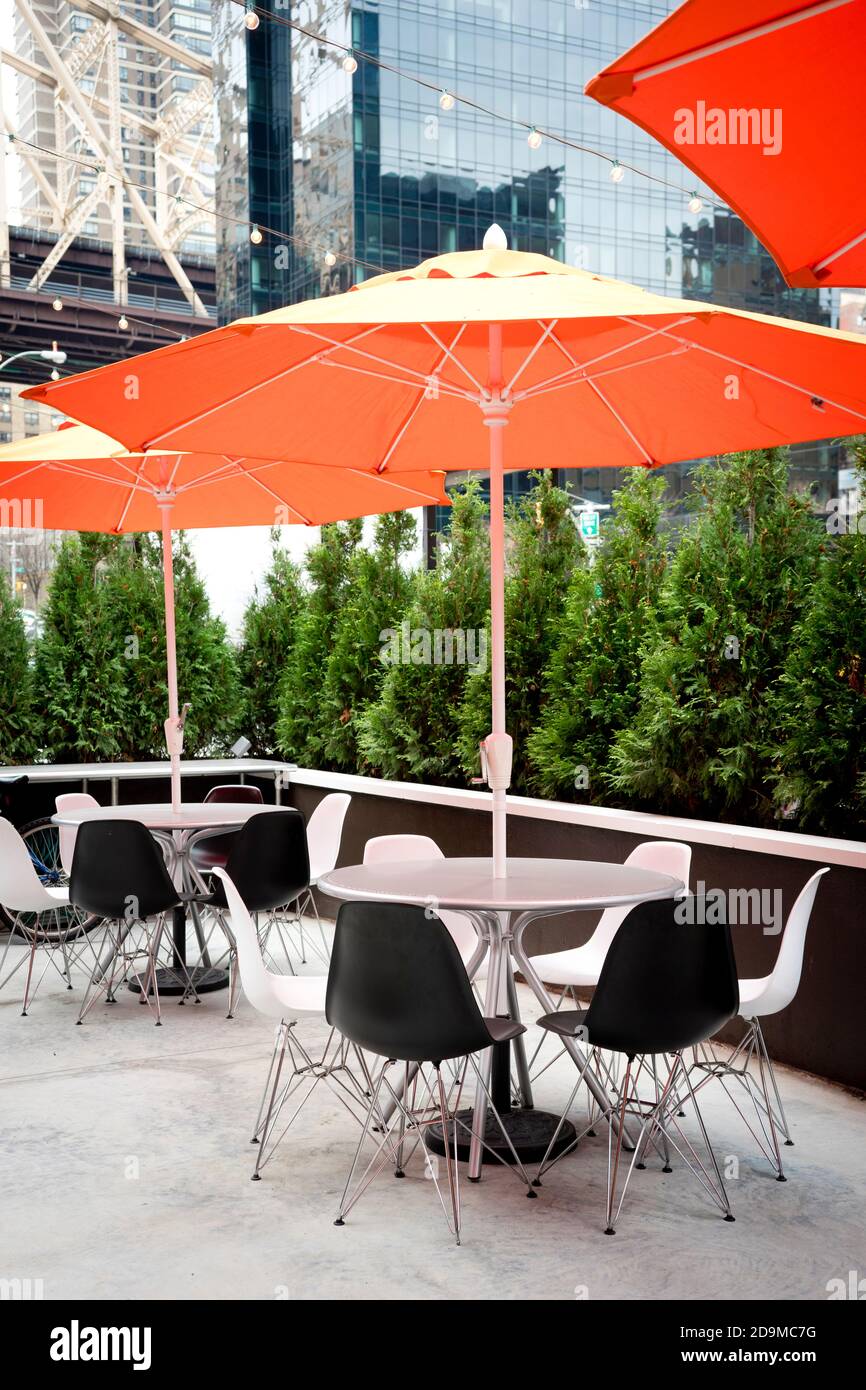 Outdoor restaurant patio in New York City Stock Photo Alamy