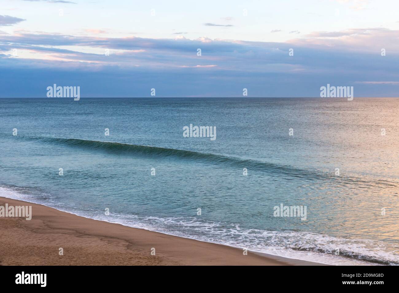 Perfect wave at Lecount Hollow Beach in Wellfleet, MA on Cape Cod Stock Photo Alamy