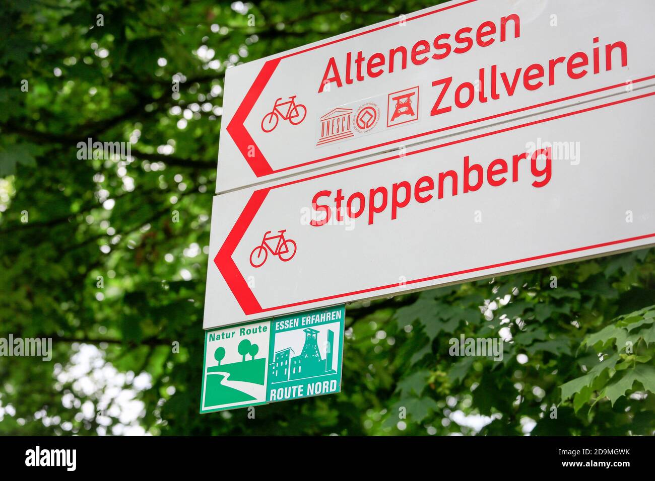 Essen, North Rhine-Westphalia, Ruhr Area, Germany, the Hallopark in the north of Essen is one of the oldest green areas in Essen, here signs on cycle paths towards Zollverein on the occasion of the Essen 2017 green capital of Europe. Stock Photo