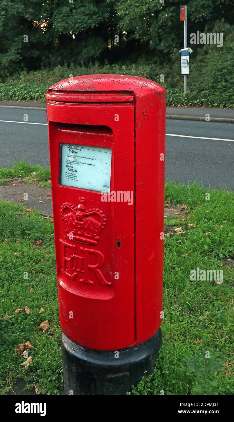 1970,Type K pillar box of Elizabeth II - Thelwall New Road,Warrington,Cheshire,England,UK Stock Photo