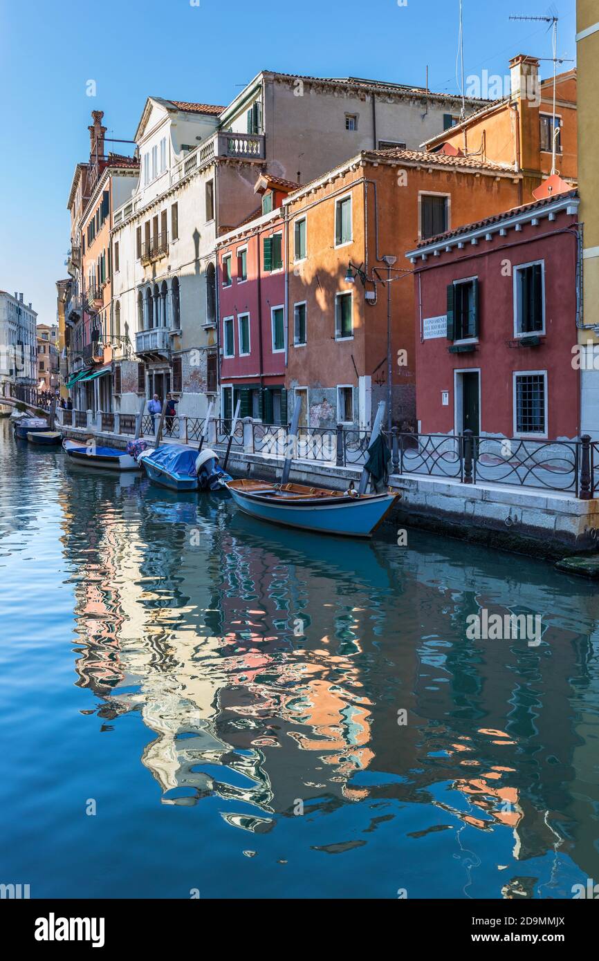 Narrow canal reflecting hi-res stock photography and images - Alamy