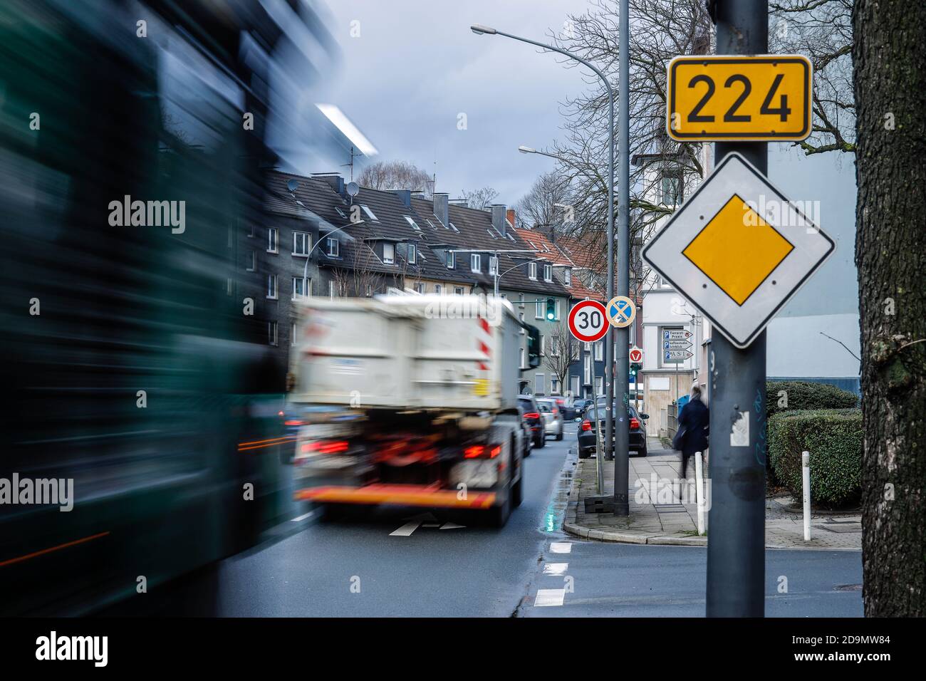 Rush hour traffic in the environmental zone on the Bundesstrasse B 224 Alfredstrasse in Essen Rüttenscheid, on a test basis, Tempo 30 applies on a section there, Essen, Ruhr area, North Rhine-Westphalia, Germany Stock Photo