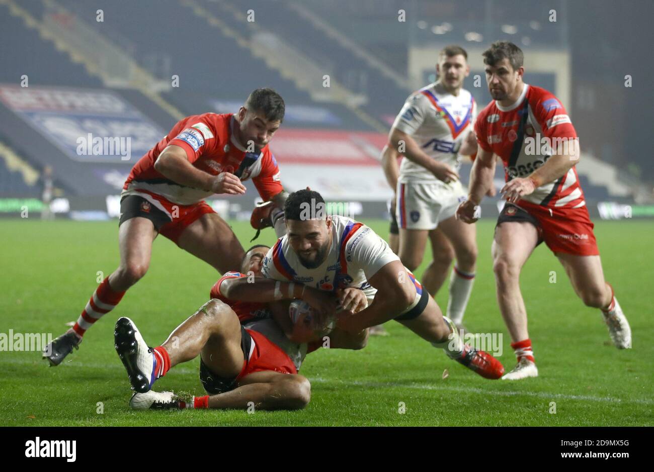 Wakefield Trinity's Kelepi Tanginoa dives in to score a try during the Betfred Super League match at the Emerald Headingley Stadium, Leeds. Stock Photo