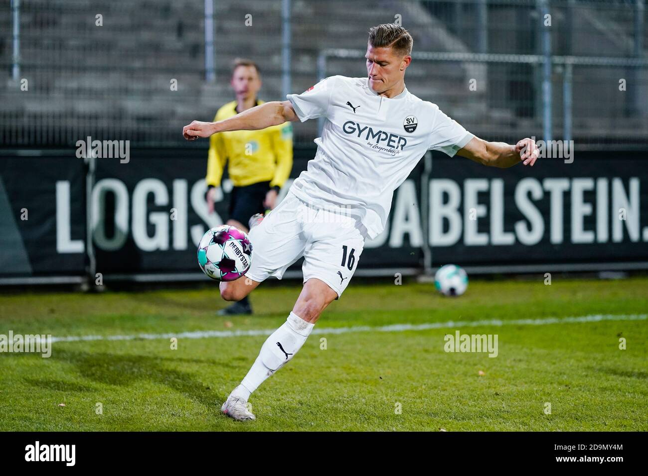 Sandhausen, Germany. 06th Nov, 2020. Football: 2nd Bundesliga, SV Sandhausen - Eintracht Braunschweig, 7th matchday, Hardtwaldstadion. Sandhausens Kevin Behrens plays the ball. Credit: Uwe Anspach/dpa - IMPORTANT NOTE: In accordance with the regulations of the DFL Deutsche Fußball Liga and the DFB Deutscher Fußball-Bund, it is prohibited to exploit or have exploited in the stadium and/or from the game taken photographs in the form of sequence images and/or video-like photo series./dpa/Alamy Live News Stock Photo