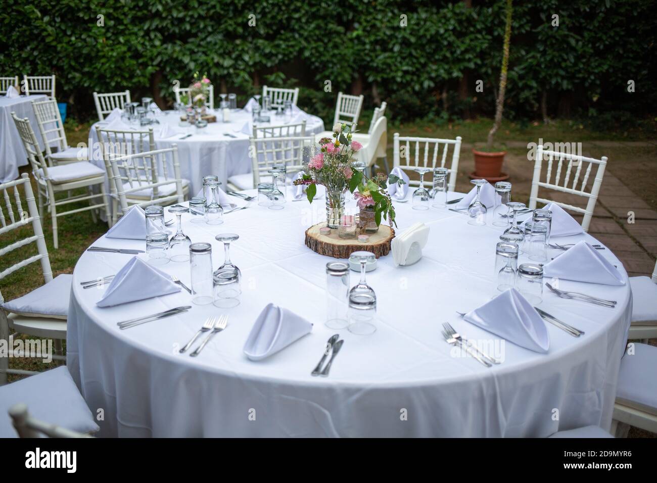 Beautiful wedding table setting with a floral arrangement Stock Photo ...