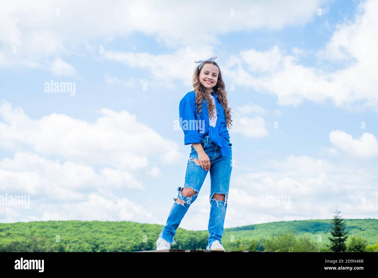 Teen girl wearing fashionable hi-res stock photography and images - Alamy