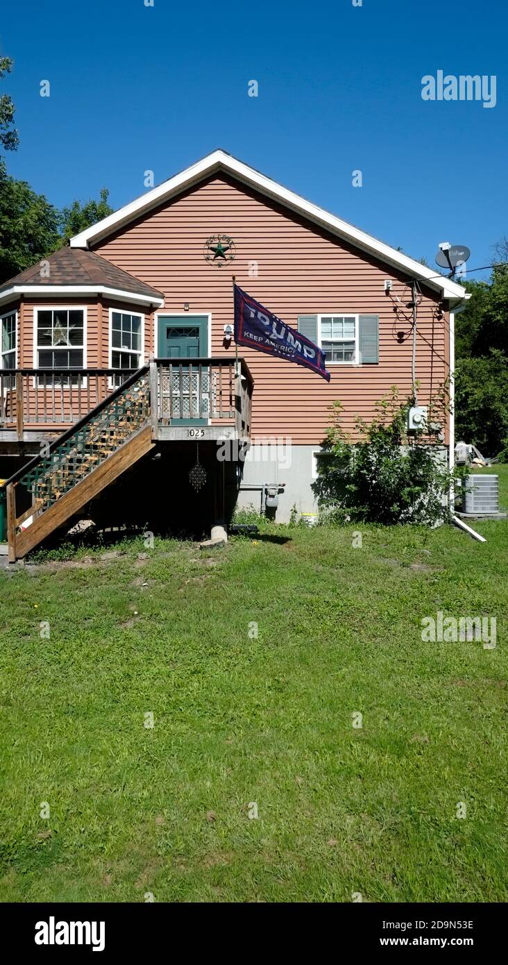 Brick house in Saugerties NY with Trump 2020 banner Stock Photo