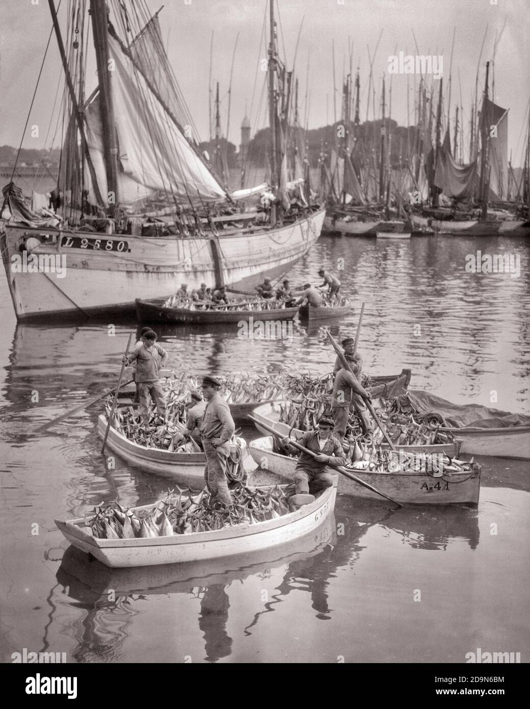 1930s fisherman hi-res stock photography and images - Alamy