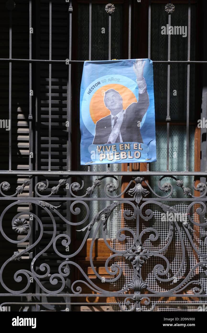 Buenos Aires / Argentina; Oct 31, 2020: poster of Nestor Kirchner with the message Vive en el pueblo (Live in the People), 10 years after the death of Stock Photo