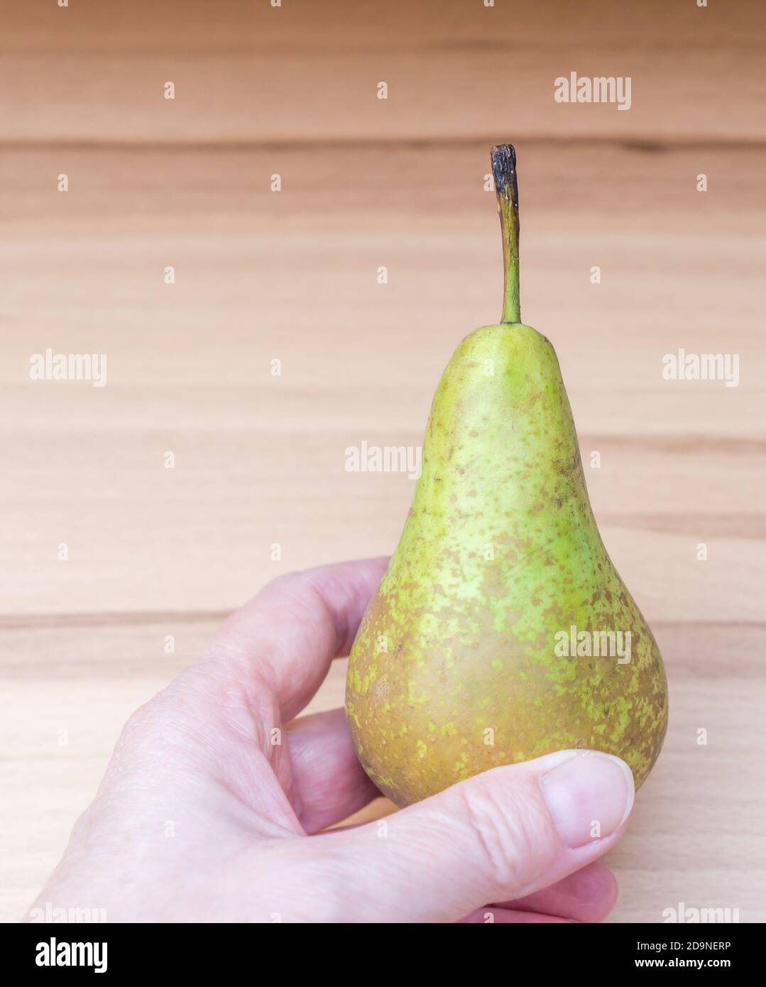 Man hand holding pear hi-res stock photography and images - Alamy