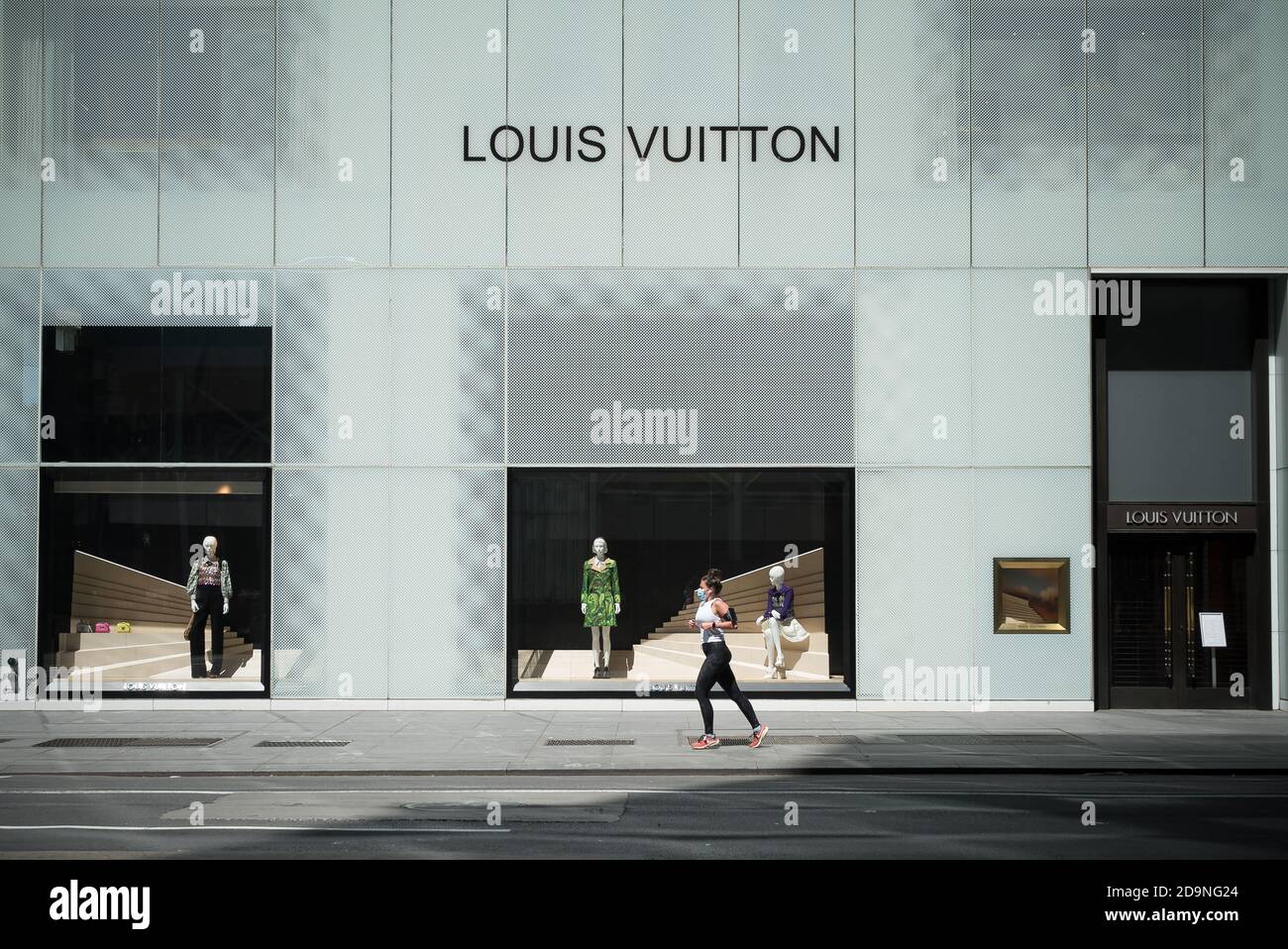 Louis Vuitton Store Window 57th Street Manhattan Stock Photo - Download  Image Now - Fashion, 57th Street, Boutique - iStock