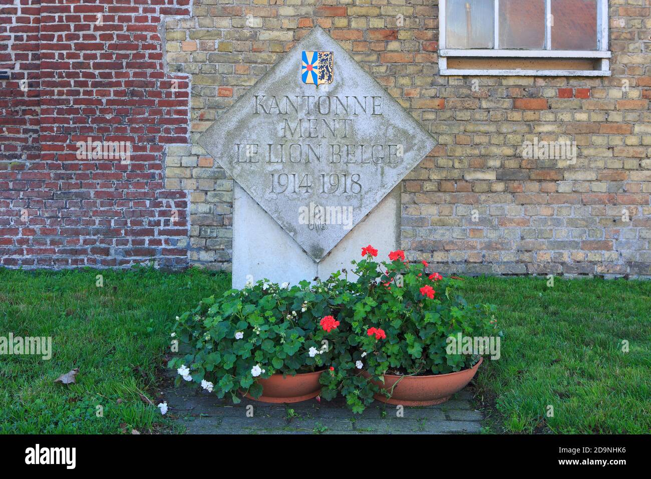 Lozenge (diamond-shaped) Albertina marker no. 16 'Kantonnement Le Lion Belge 1914-1918' in Oostvleteren (Vleteren), Belgium Stock Photo