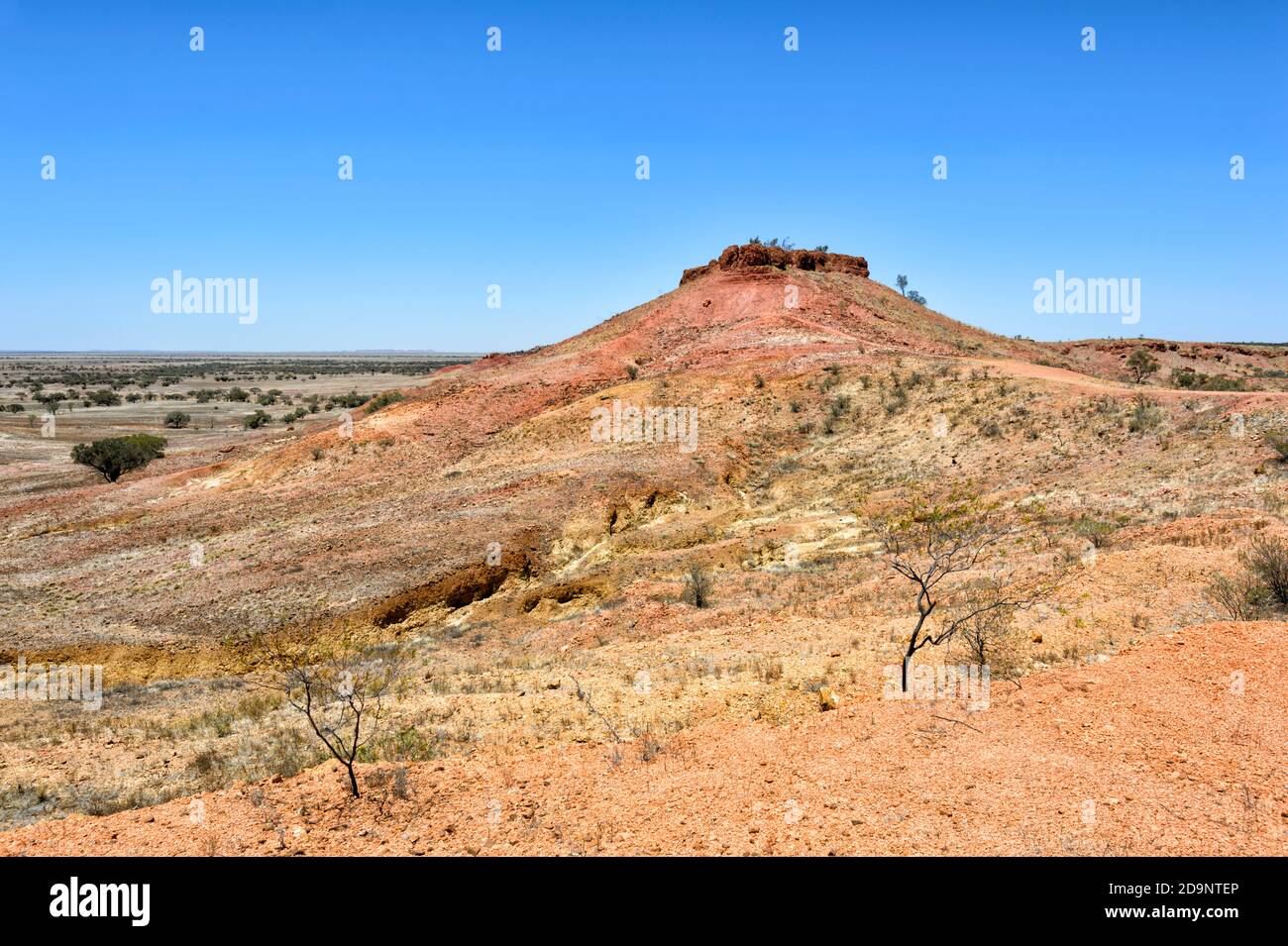 Scenic view of mesas at Cawnpore Lookout, Lilleyvale Hills, along the Kennedy Developmental Road, between Boulia and Middleton, Queensland, QLD, Austr Stock Photo