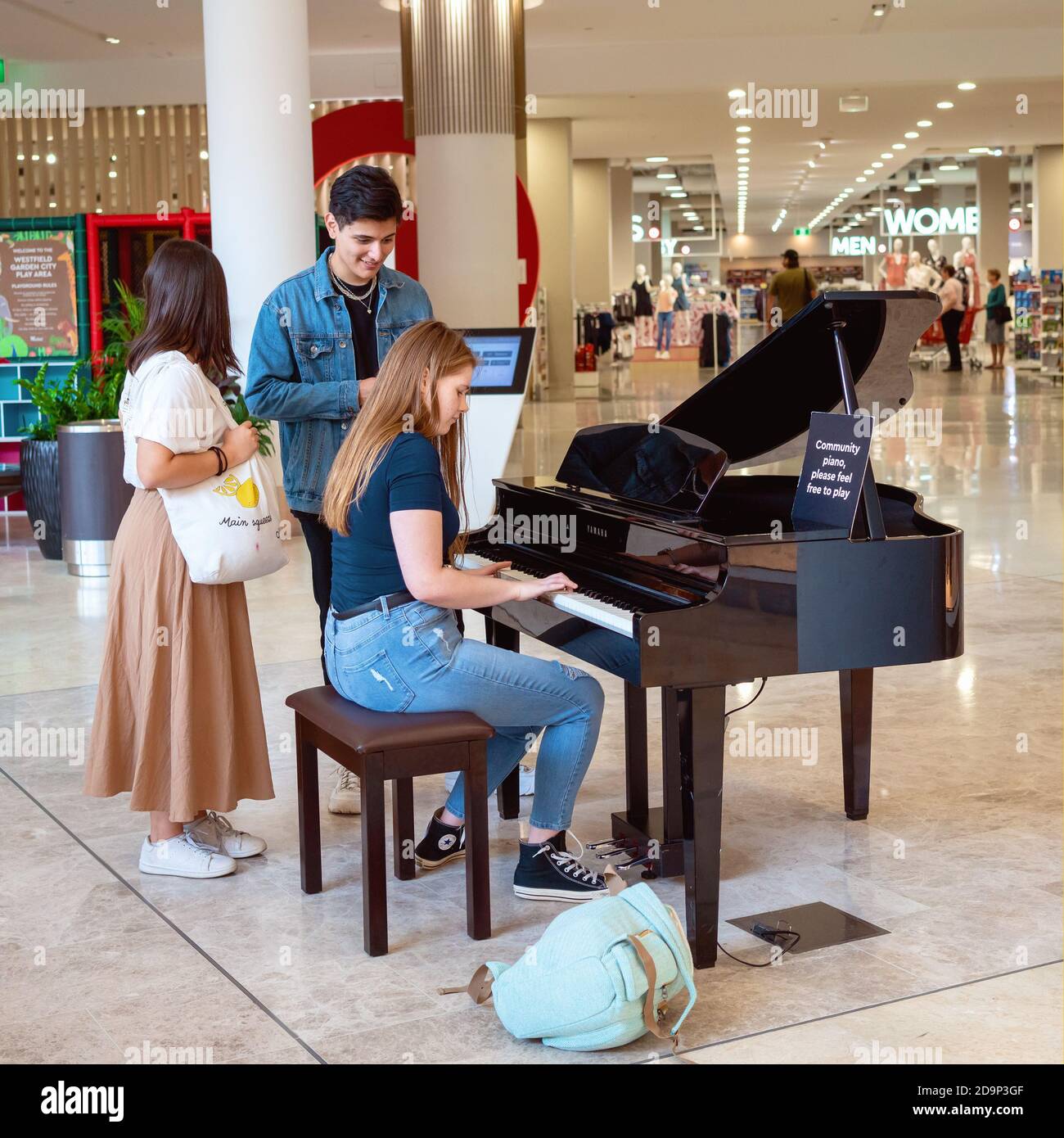 Piano shopping mall hi-res stock photography and images - Alamy