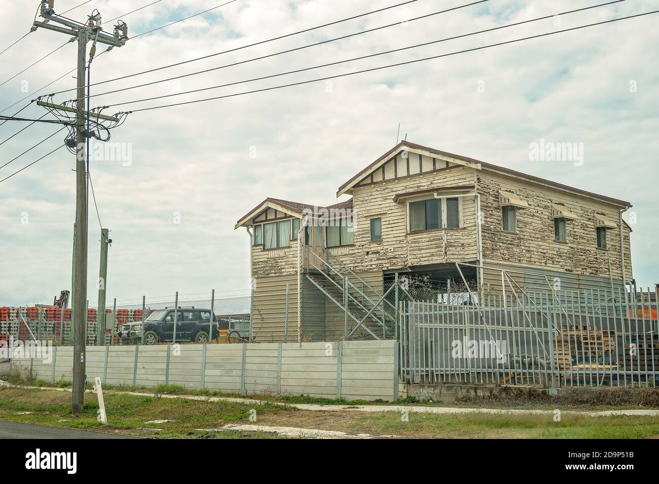 Brisbane, Queensland, Australia - 26th September 2019: An old dilapidated vacant high blocked house in an industrial area of the city Stock Photo
