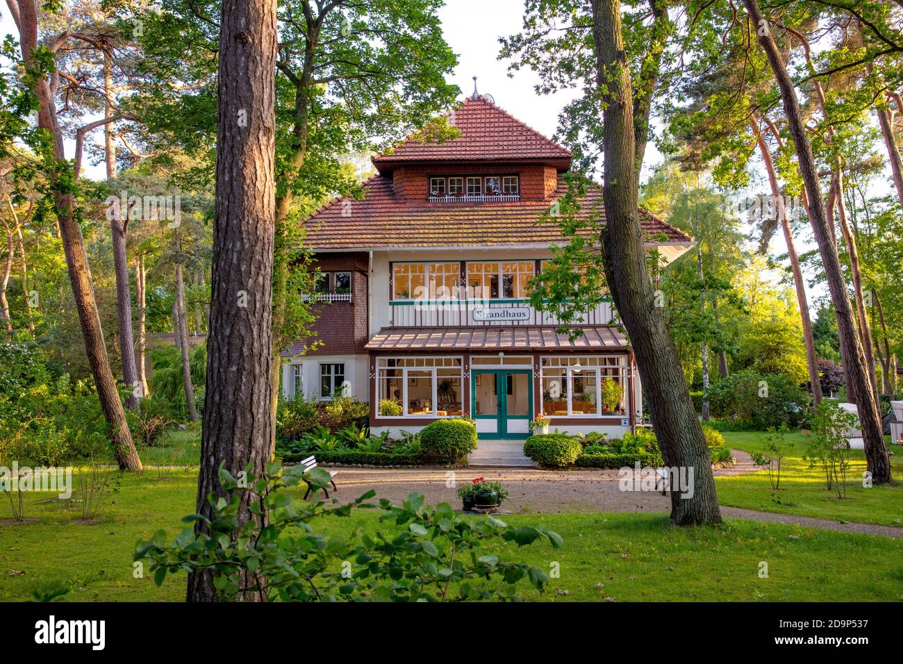 Germany Mecklenburg Western Pomerania Ostseebad Boltenhagen Cottage On The Beach Promenade Stock Photo Alamy
