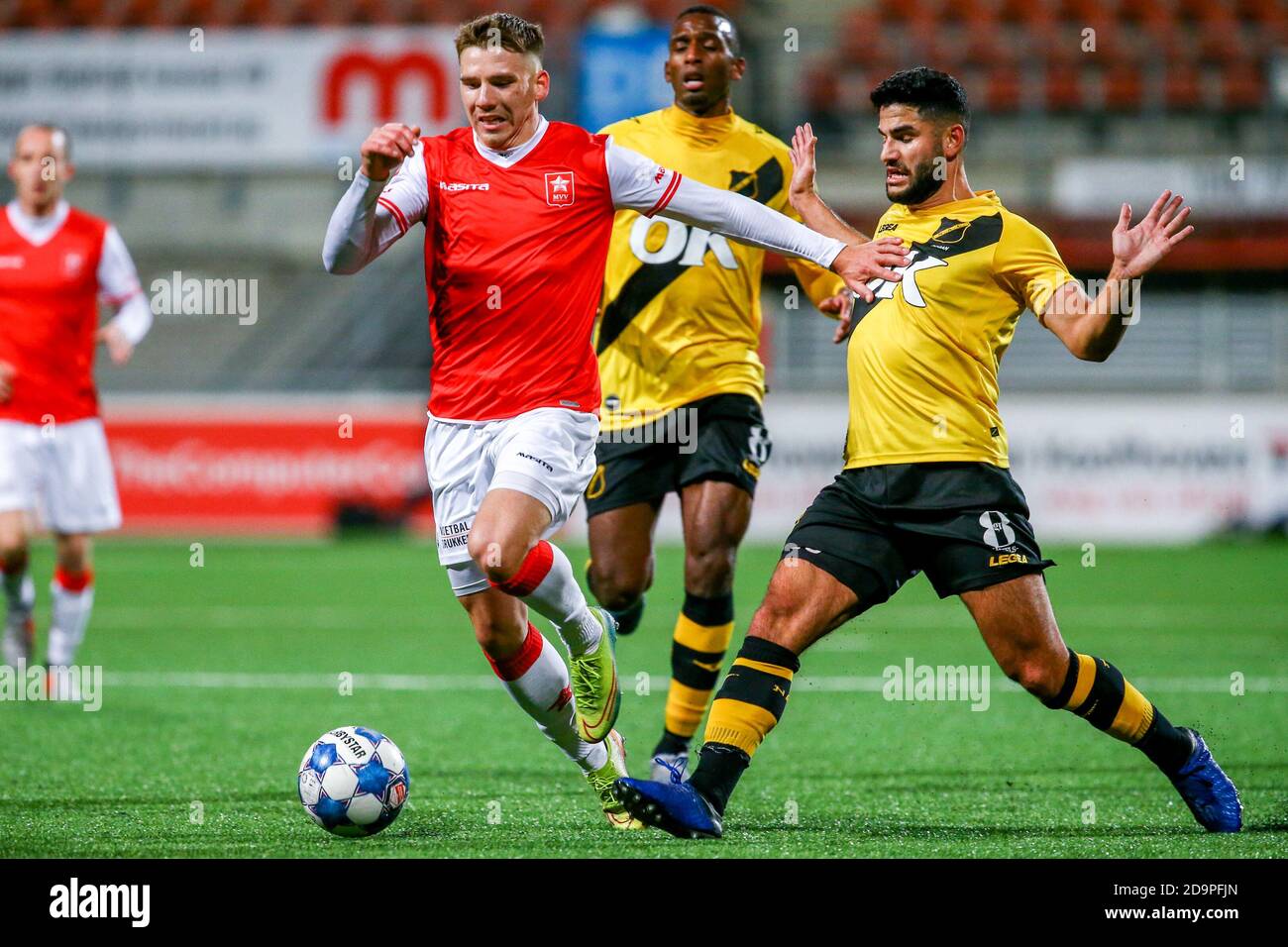 Maastricht Netherlands November 06 Timo Stavitski Of Mvv Maastricht Huseyin Dogan Of Nac Breda During The Dutch Keukenkampioendivisie Match Between Mvv And Nac At De Geusselt Stadium On November 6 2020