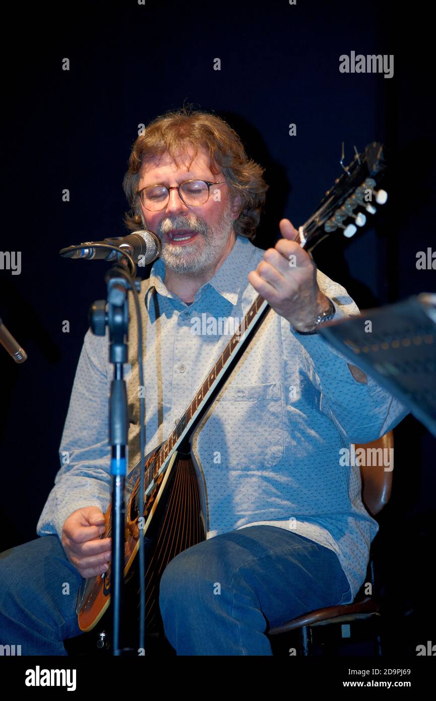 Bouzouki player hires stock photography and images Alamy