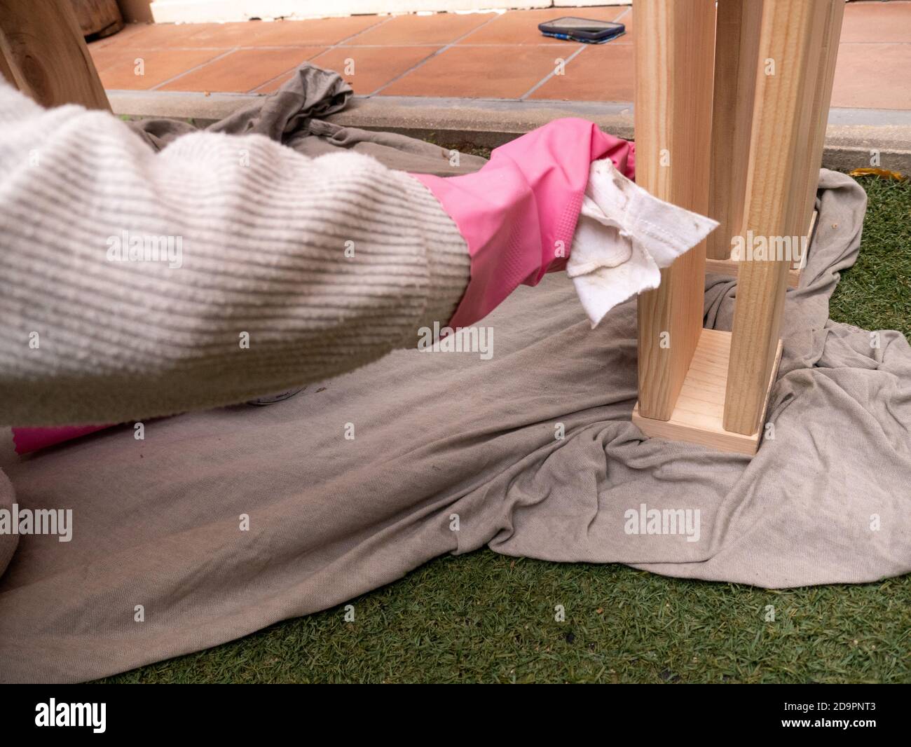 Staining wood furniture hires stock photography and images Alamy