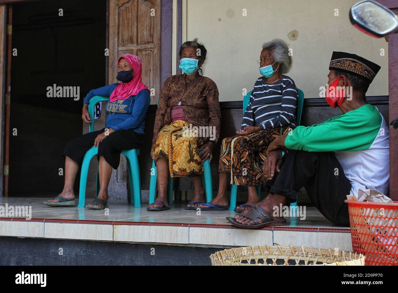 Magelang, Indonesia. 07th Nov, 2020. Mount Merapi refugees at a shelter in Deyangan village Hall in Magelang, Central Java, on November 7, 2020. Mount Merapi will erupt following signs alert status (level III) of volcanic activity, after being evacuated from their residents who are 5 Km from the peak Mount Merapi. Merapi volcano is one of the most active mountains in the world, the last major eruption in 2010 and killed hundreds of people. (Photo by Devi Rahman/INA Photo Agency/Sipa USA) Credit: Sipa USA/Alamy Live News Stock Photo