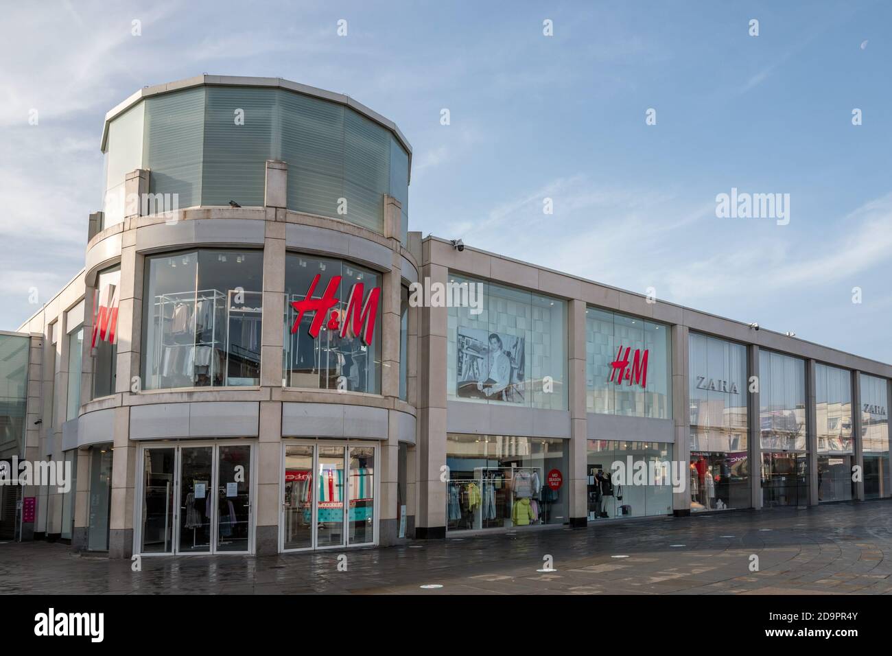 Page 5 - Deserted mall High Resolution Stock Photography and Images - Alamy