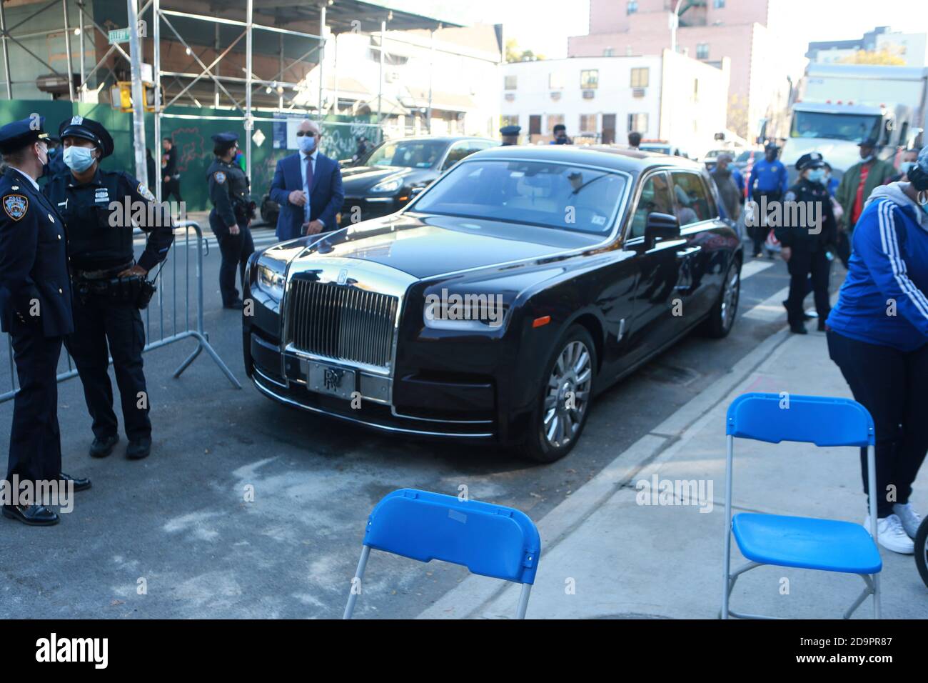 Brooklyn, NY, USA. 6th Nov, 2020. Actor Tracey and others attend the official ribbon
