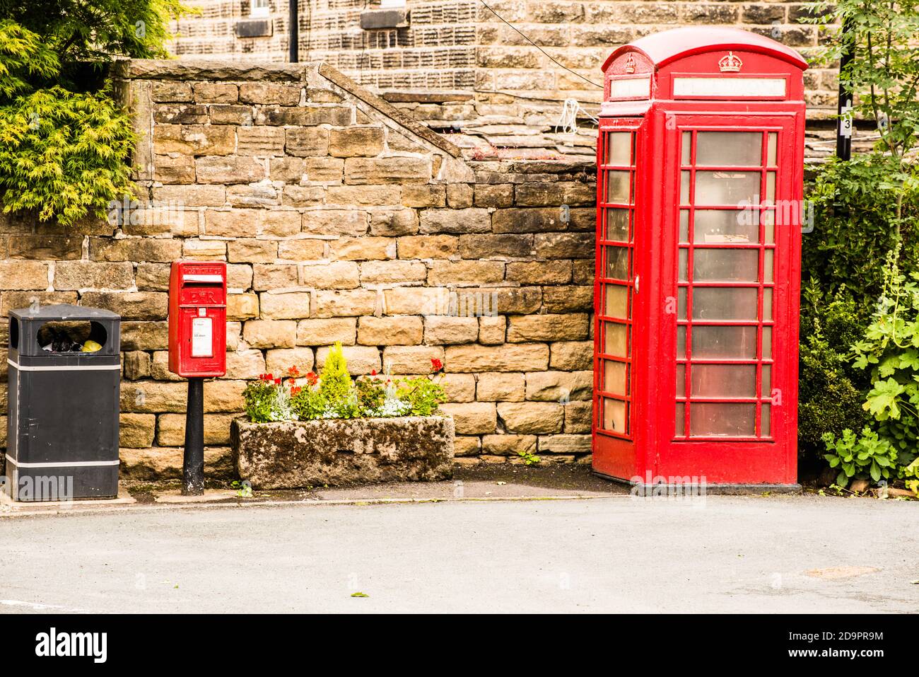 Red top rubbish bin hires stock photography and images Alamy