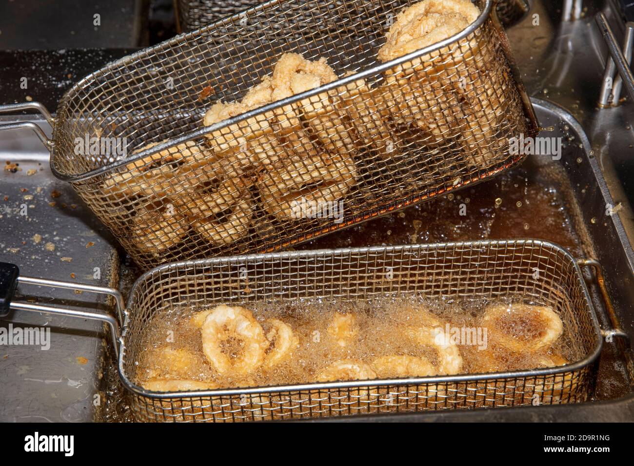 Squid is fried in oil. Deepfry food in oil. Deep Fried Calamari Rings