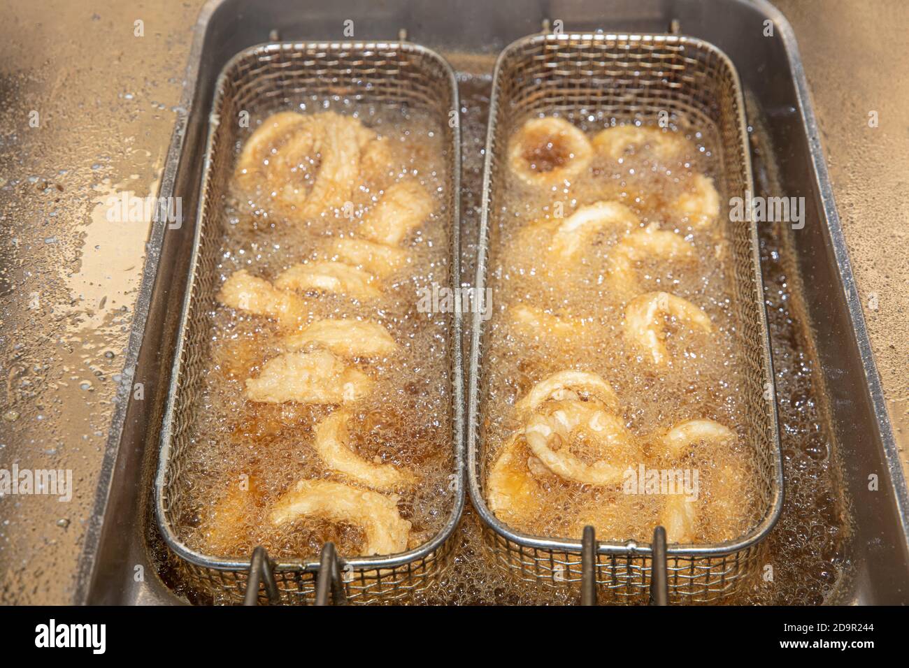 Squid is fried in oil. Deepfry food in oil. Deep Fried Calamari Rings