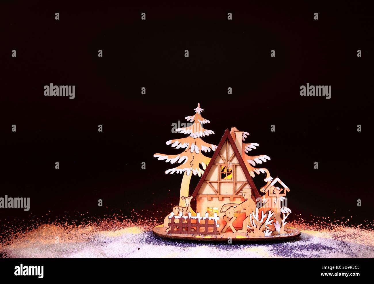 Christmas log cabin night snow hi-res stock photography and images - Alamy, image size:1300x989