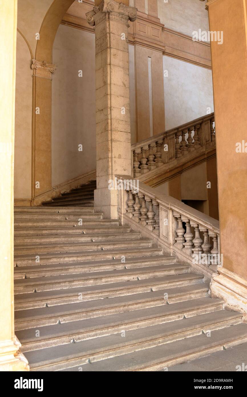 Luxurious Marble Staircase Details for Elegant Home Design