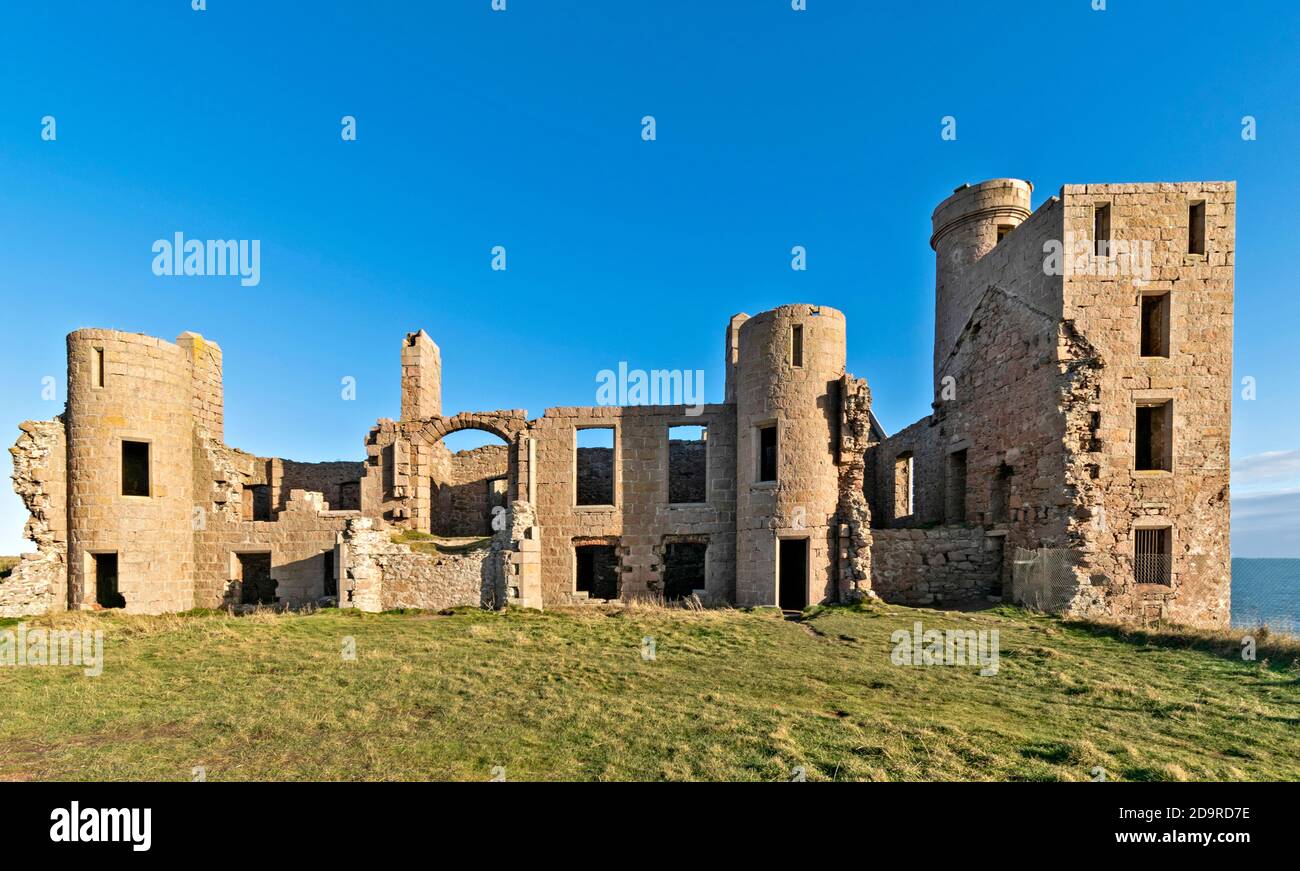 SLAINS CASTLE CRUDEN BAY ABERDEENSHIRE SCOTLAND RUINS OF A REMOTE CASTLE  OVERLOOKING THE NORTH SEA Stock Photo