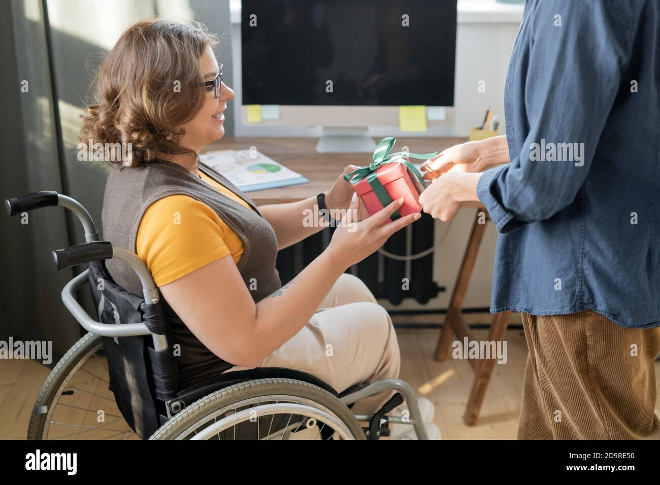 Happy wheelchair people hi-res stock photography and images - Alamy