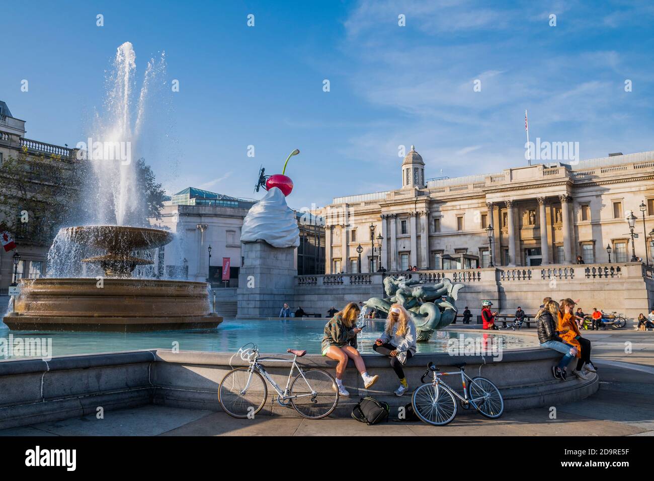 London, UK. 07th Nov, 2020. The second lockdown is underway but Trafalgar Square is fairly busy with visitors, some of whom have cycled but many must have come by public transport. The number of visitors does not appear to be dramatically reduced despite the increasing of Coronavirus (COVID-19) lock-down restrictions. Credit: Guy Bell/Alamy Live News Stock Photo