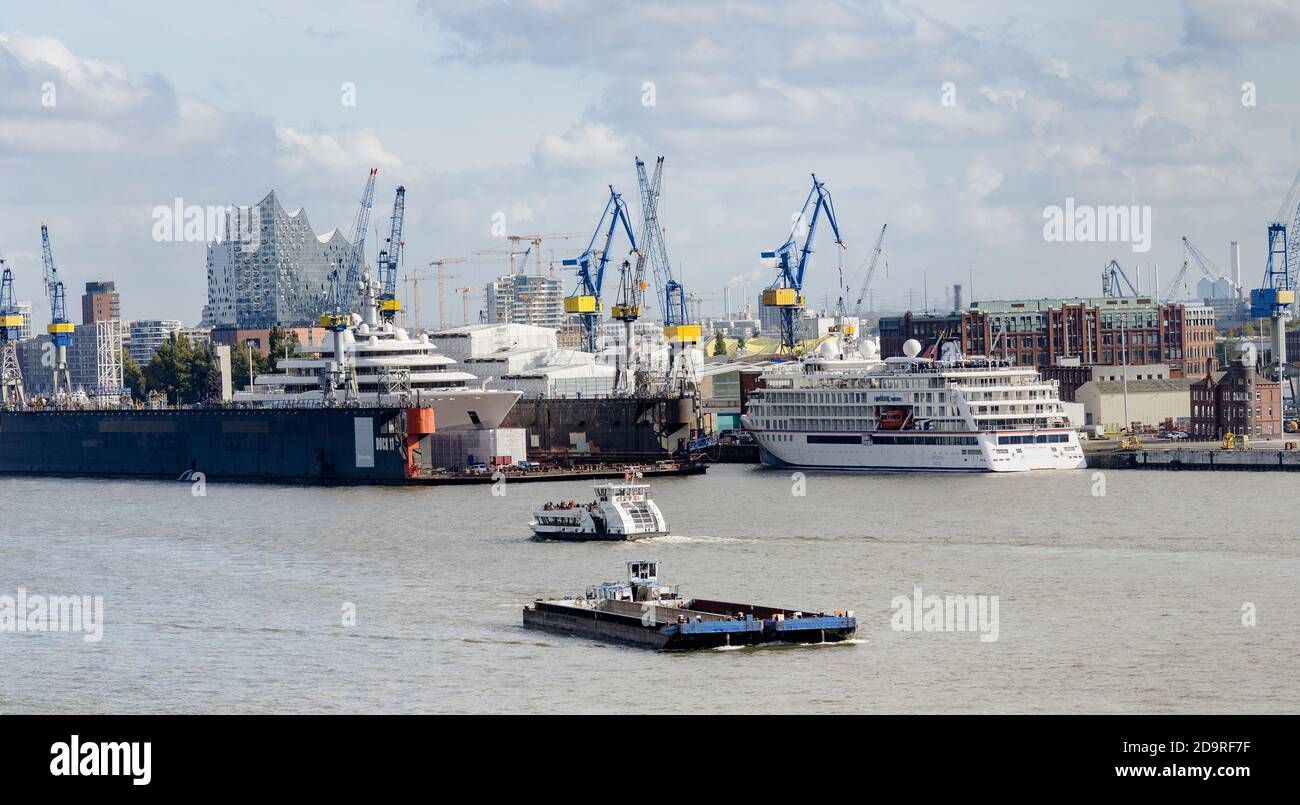 Hamburg, Germany. 13th Oct, 2020. The mega-yacht Eclipse (l) owned by the Russian-Israeli oligarch Roman Abramowitsch and the Hanseatic nature, a cruise ship of the Hapag-Lloyd Cruises shipping company, are lying in a dock and on a quay of the Blohm Voss shipyard for overhaul work. Credit: Markus Scholz/dpa/Alamy Live News Stock Photo