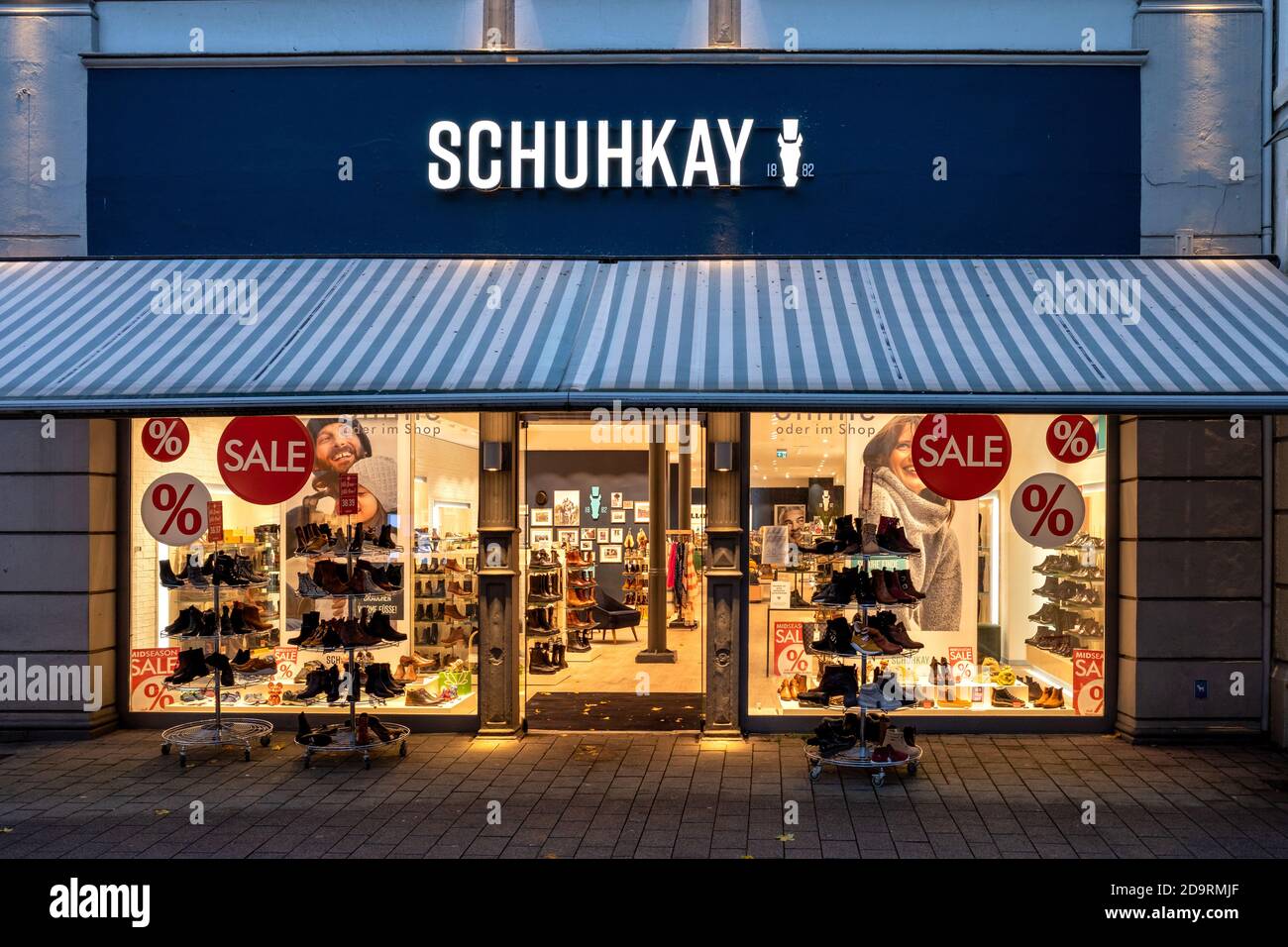 Footwear store hi-res stock photography and images - Alamy