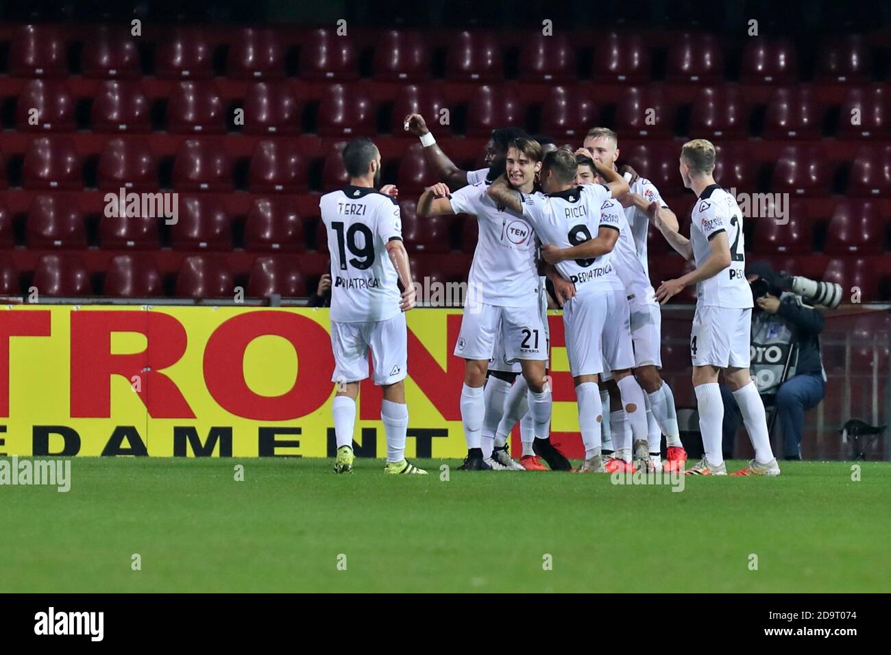 Spezia Calcio celebrates after a goal during the Serie A soccer match between Benevento Calcio - Spezia Calcio, Stadio Ciro Vigorito on November 7, 2020 in Benevento Italy - Photo Emmanuele Mastrodonato Photo LM/Emmanuele Mastrodonato Stock Photo